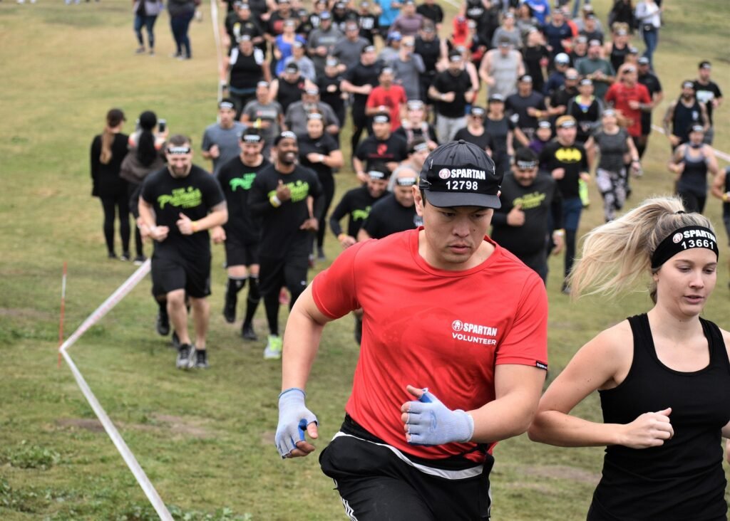 rester dans la course